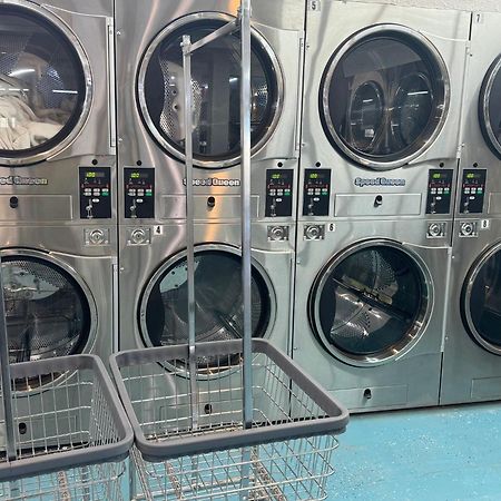 B&J Hotel And Apartments 페이커스 외부 사진
