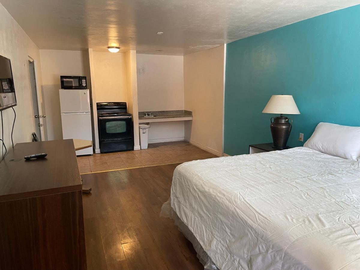 B&J Hotel And Apartments 페이커스 외부 사진