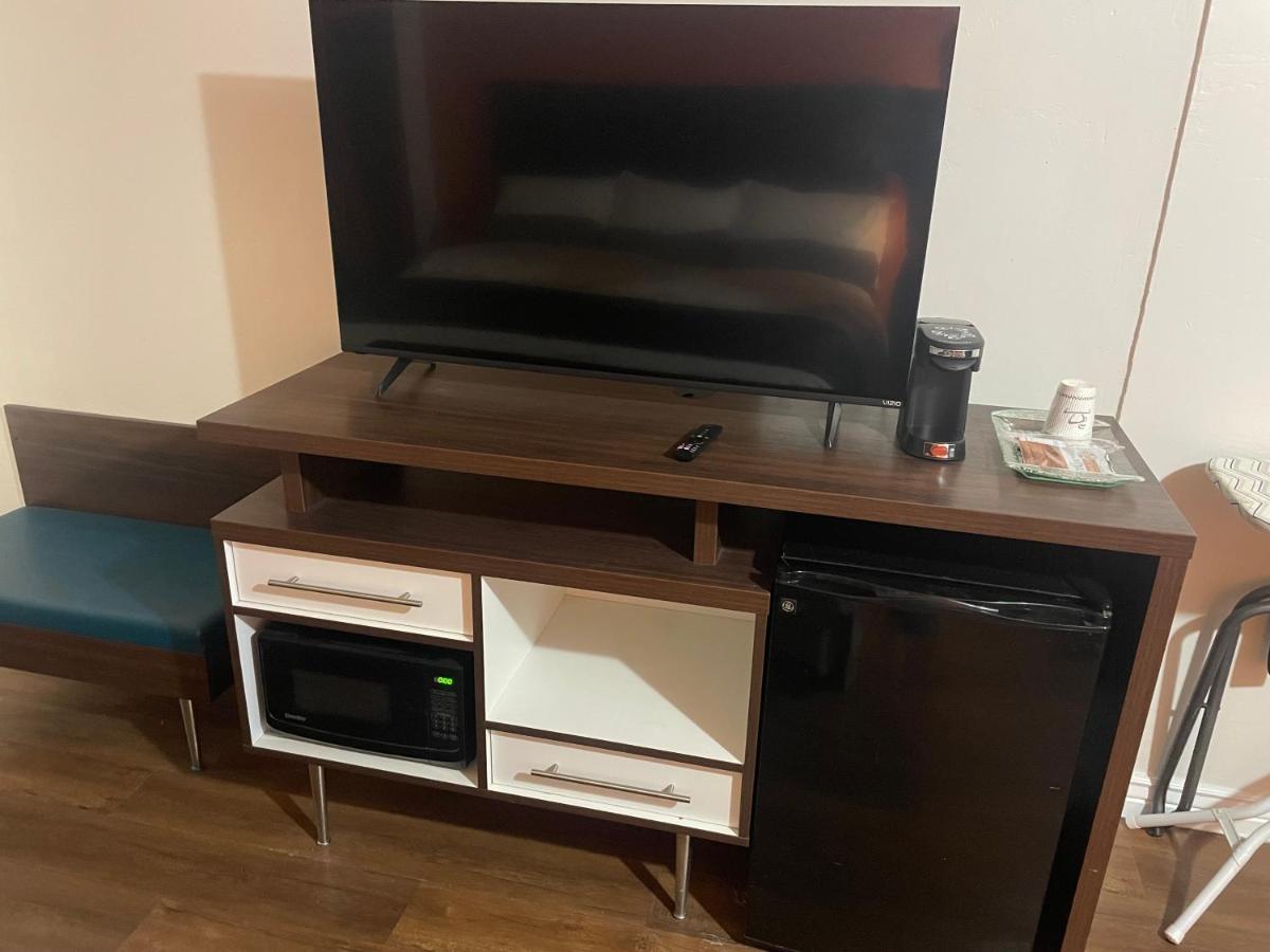 B&J Hotel And Apartments 페이커스 외부 사진