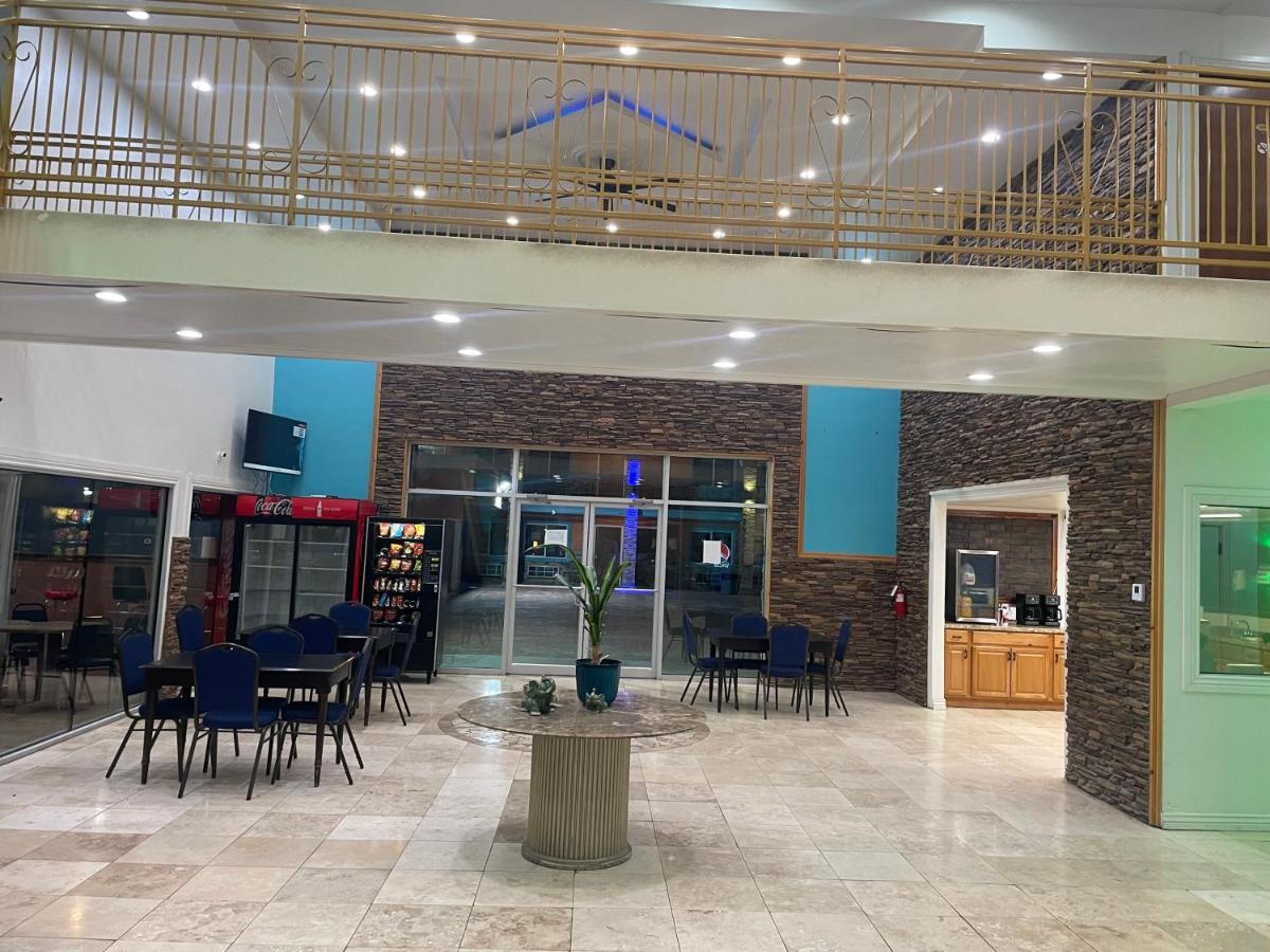 B&J Hotel And Apartments 페이커스 외부 사진