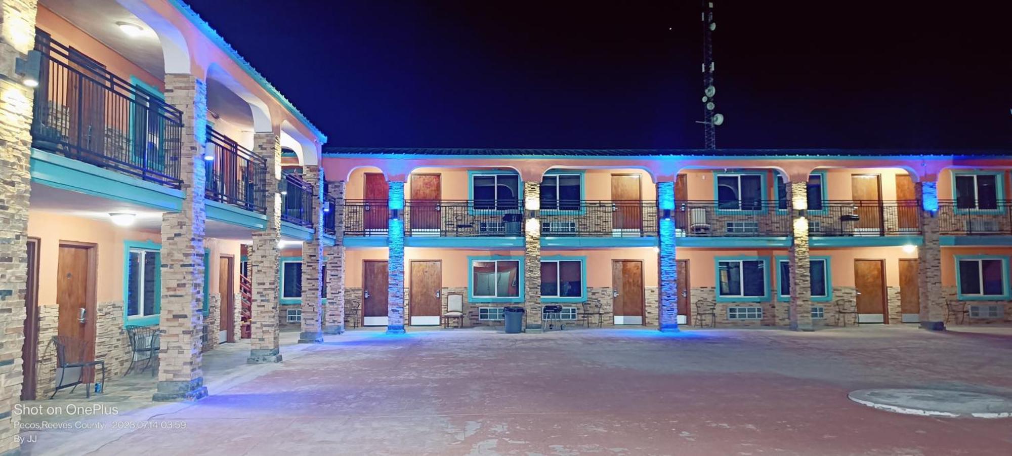 B&J Hotel And Apartments 페이커스 외부 사진
