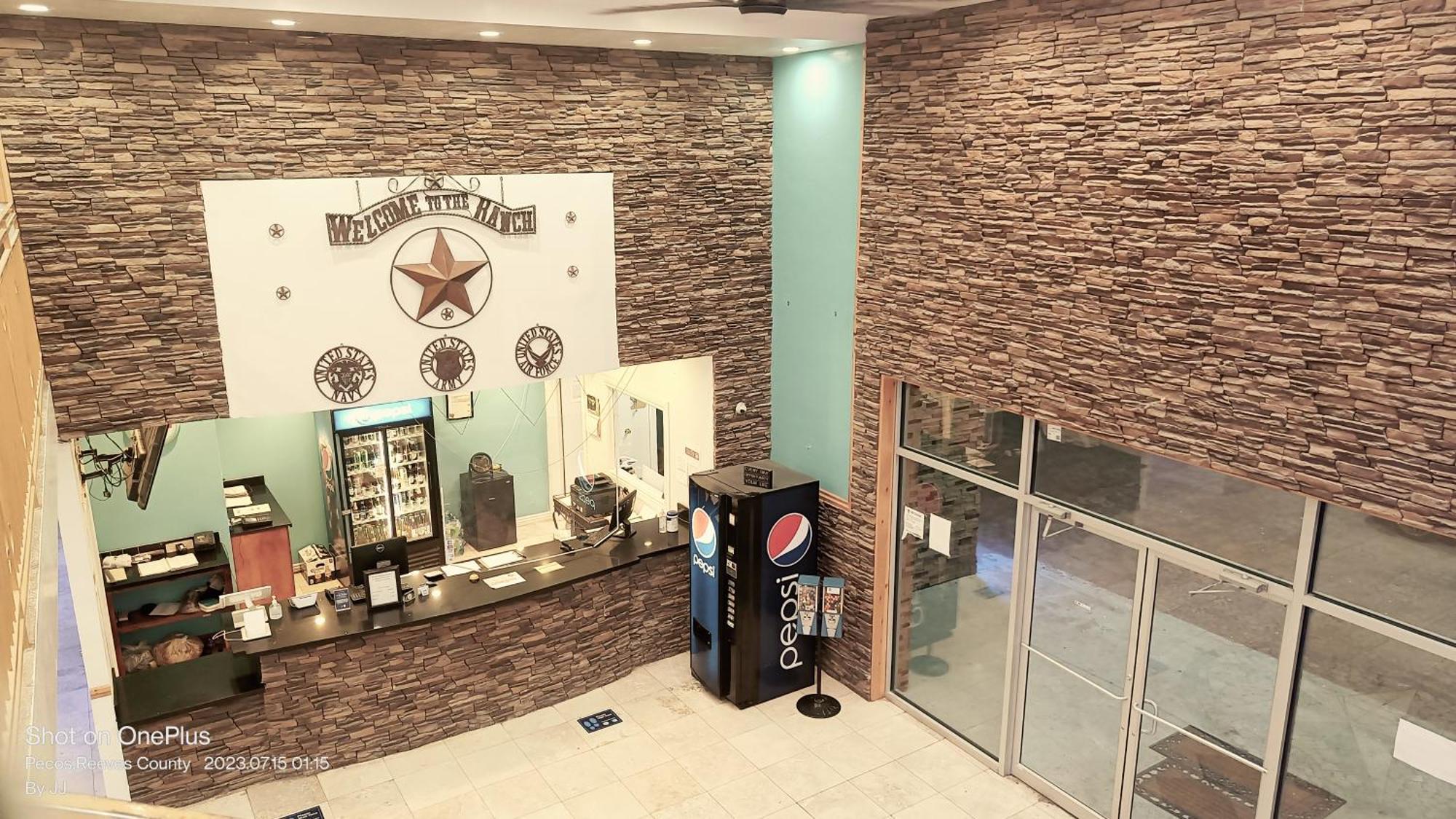 B&J Hotel And Apartments 페이커스 외부 사진