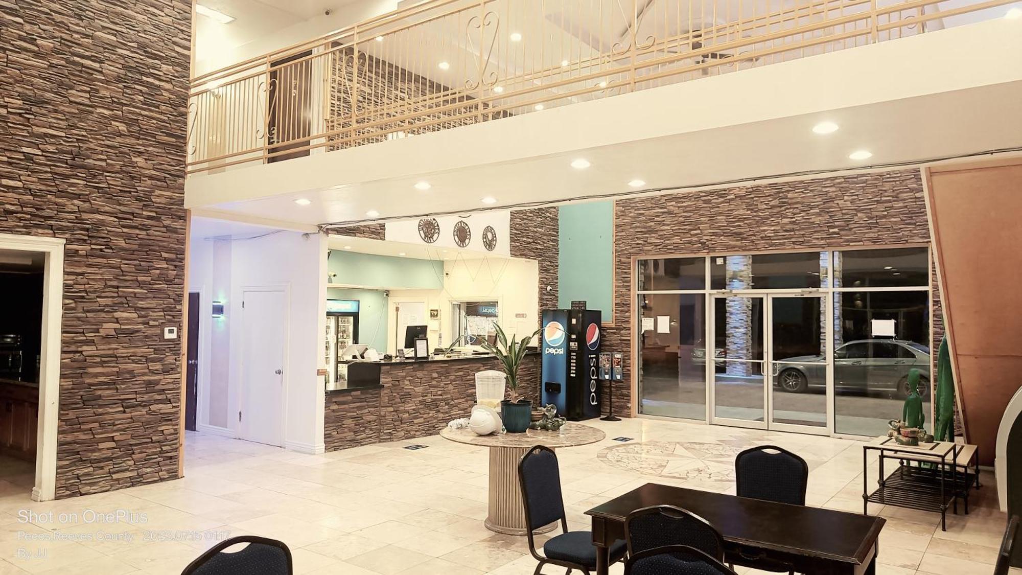 B&J Hotel And Apartments 페이커스 외부 사진