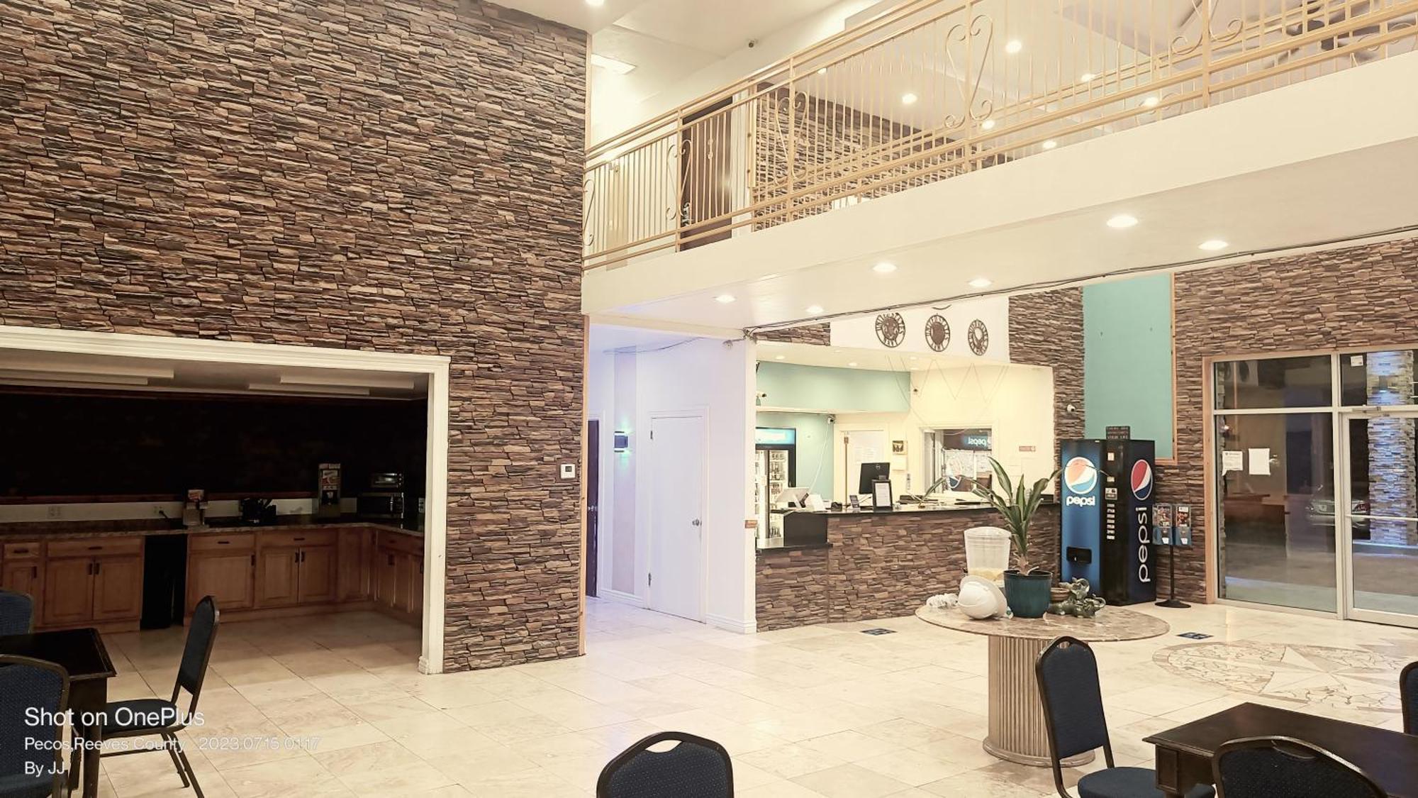 B&J Hotel And Apartments 페이커스 외부 사진