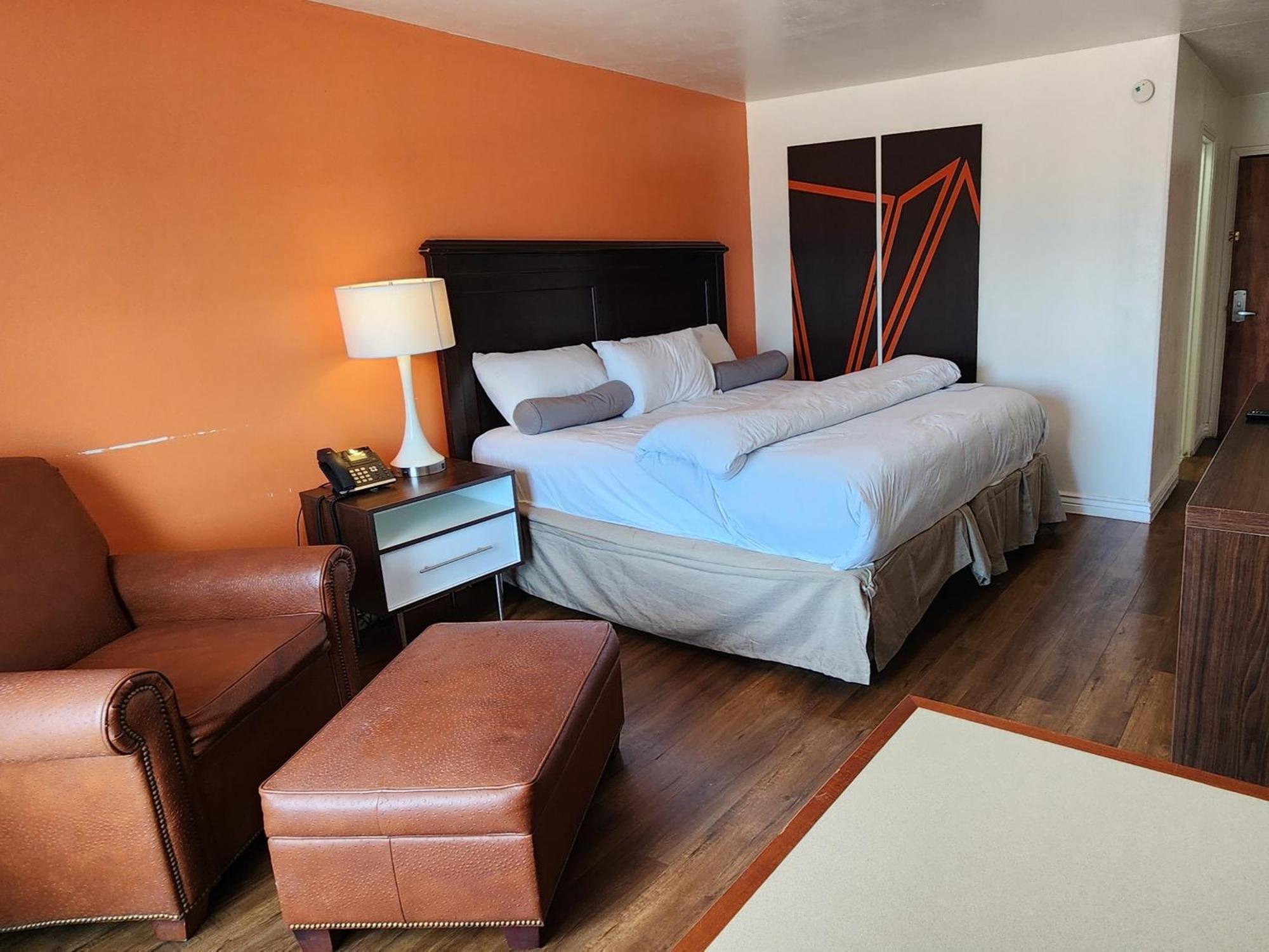 B&J Hotel And Apartments 페이커스 외부 사진