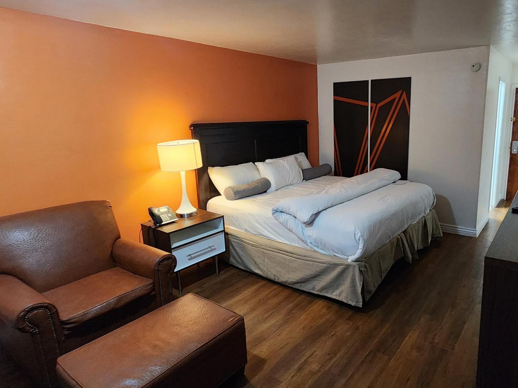 B&J Hotel And Apartments 페이커스 외부 사진
