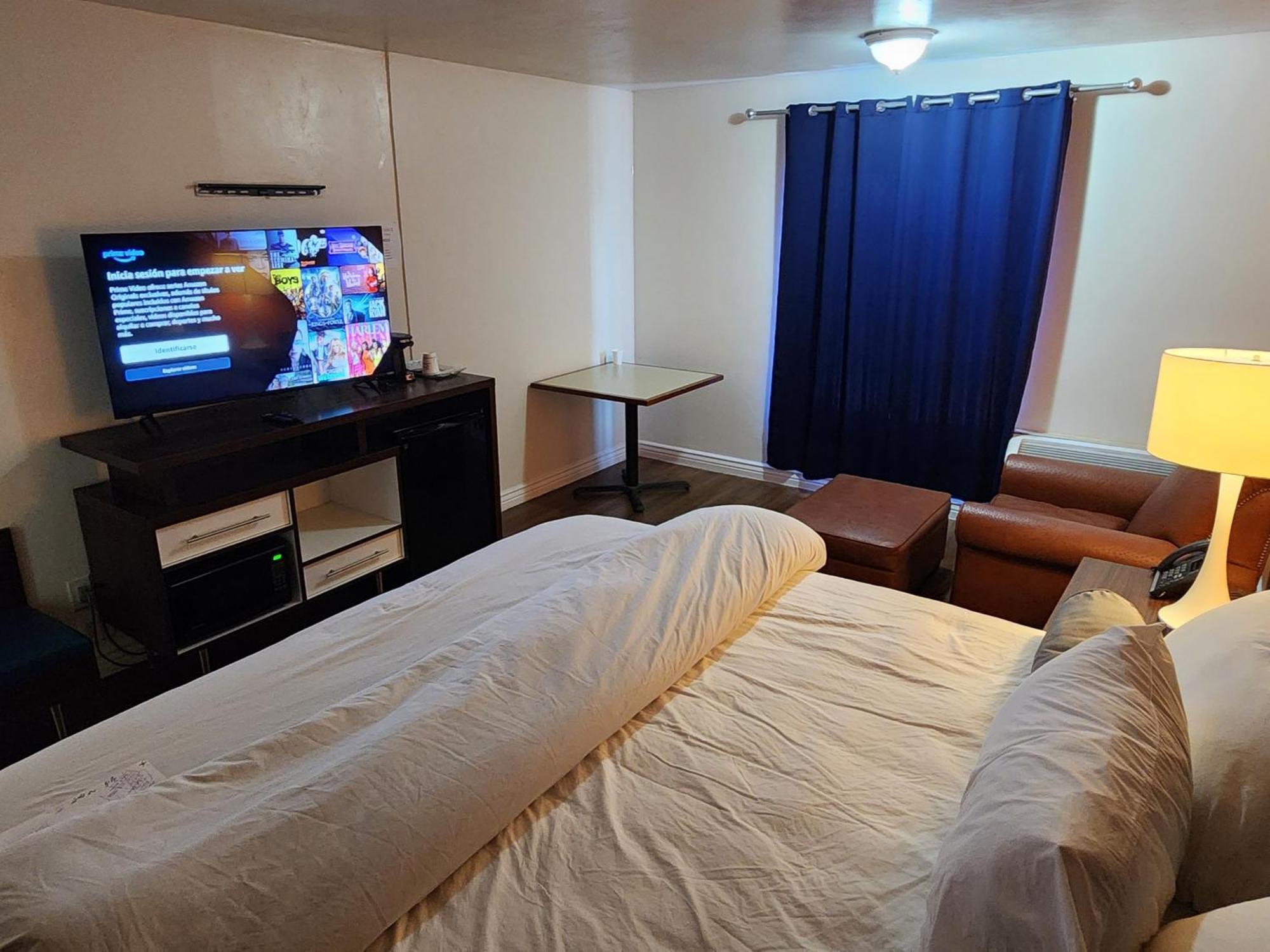 B&J Hotel And Apartments 페이커스 외부 사진