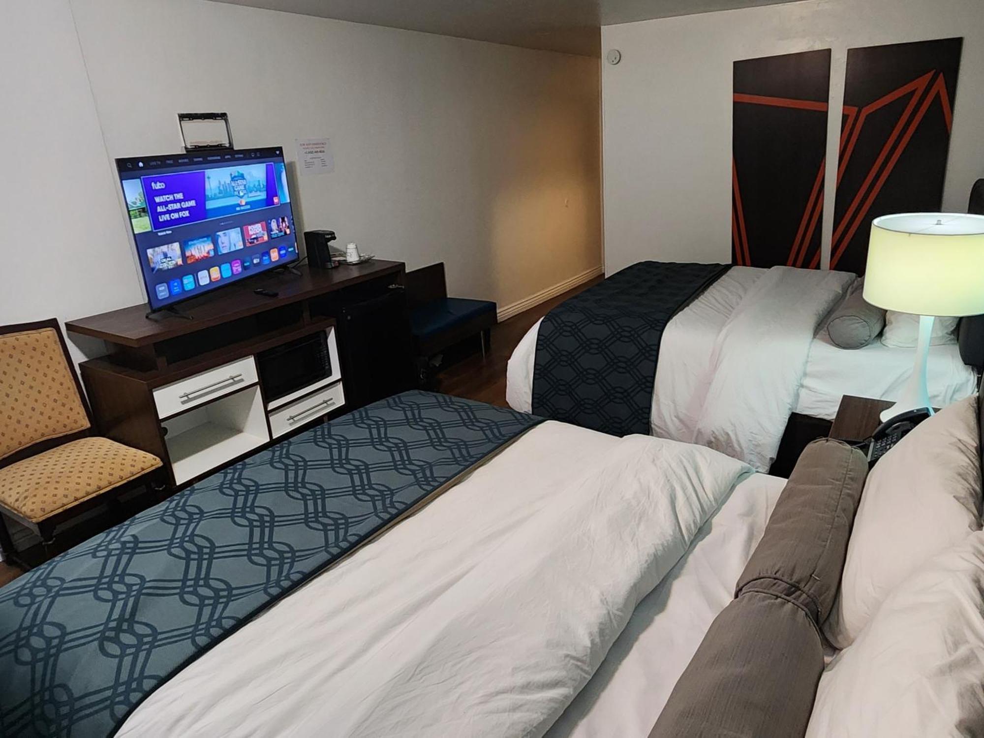 B&J Hotel And Apartments 페이커스 외부 사진