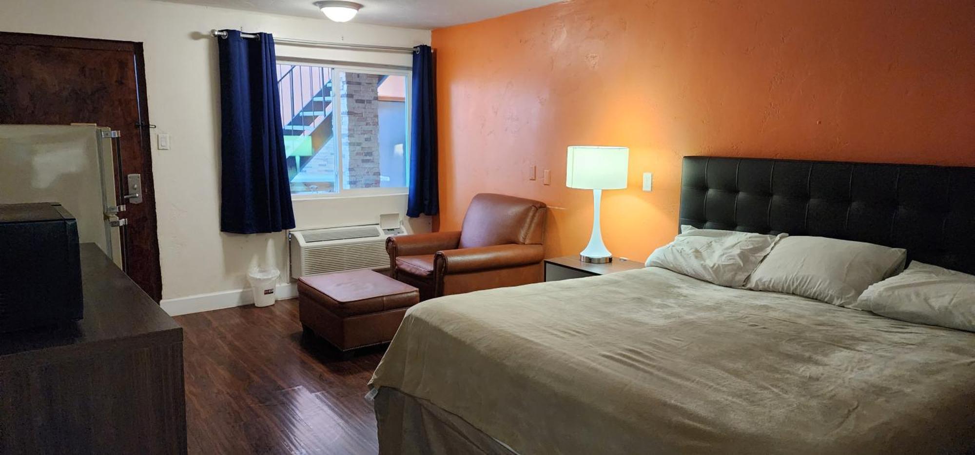 B&J Hotel And Apartments 페이커스 외부 사진