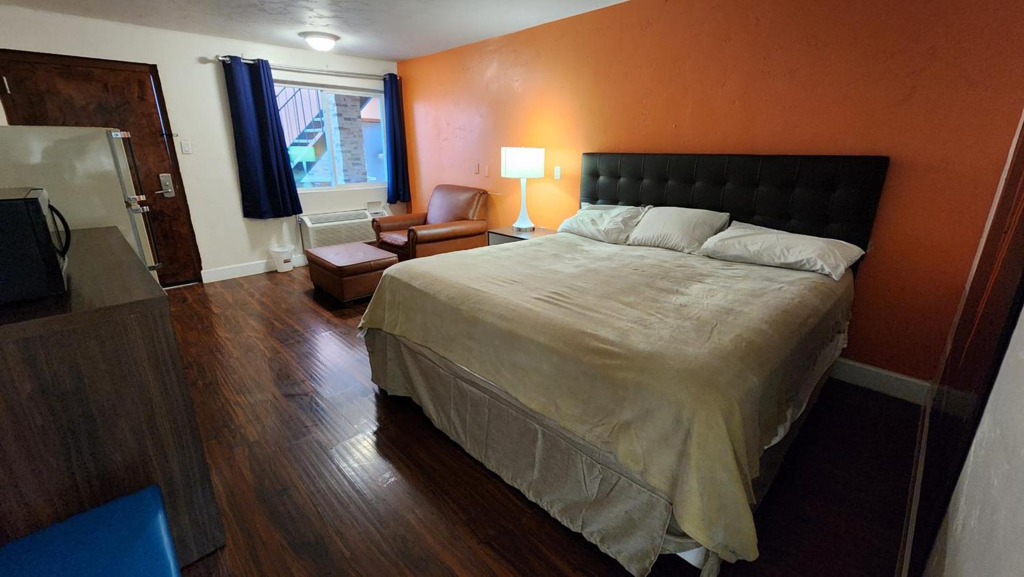 B&J Hotel And Apartments 페이커스 외부 사진
