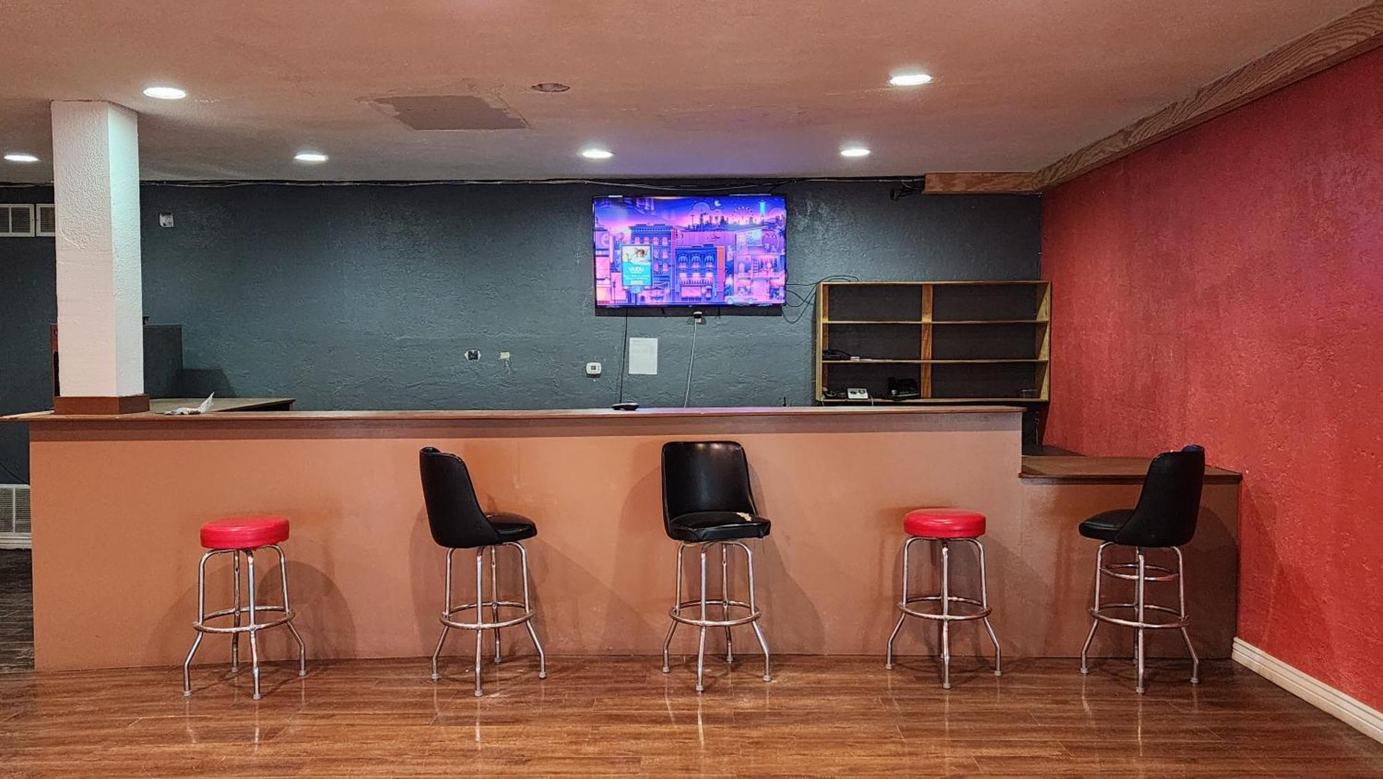B&J Hotel And Apartments 페이커스 외부 사진
