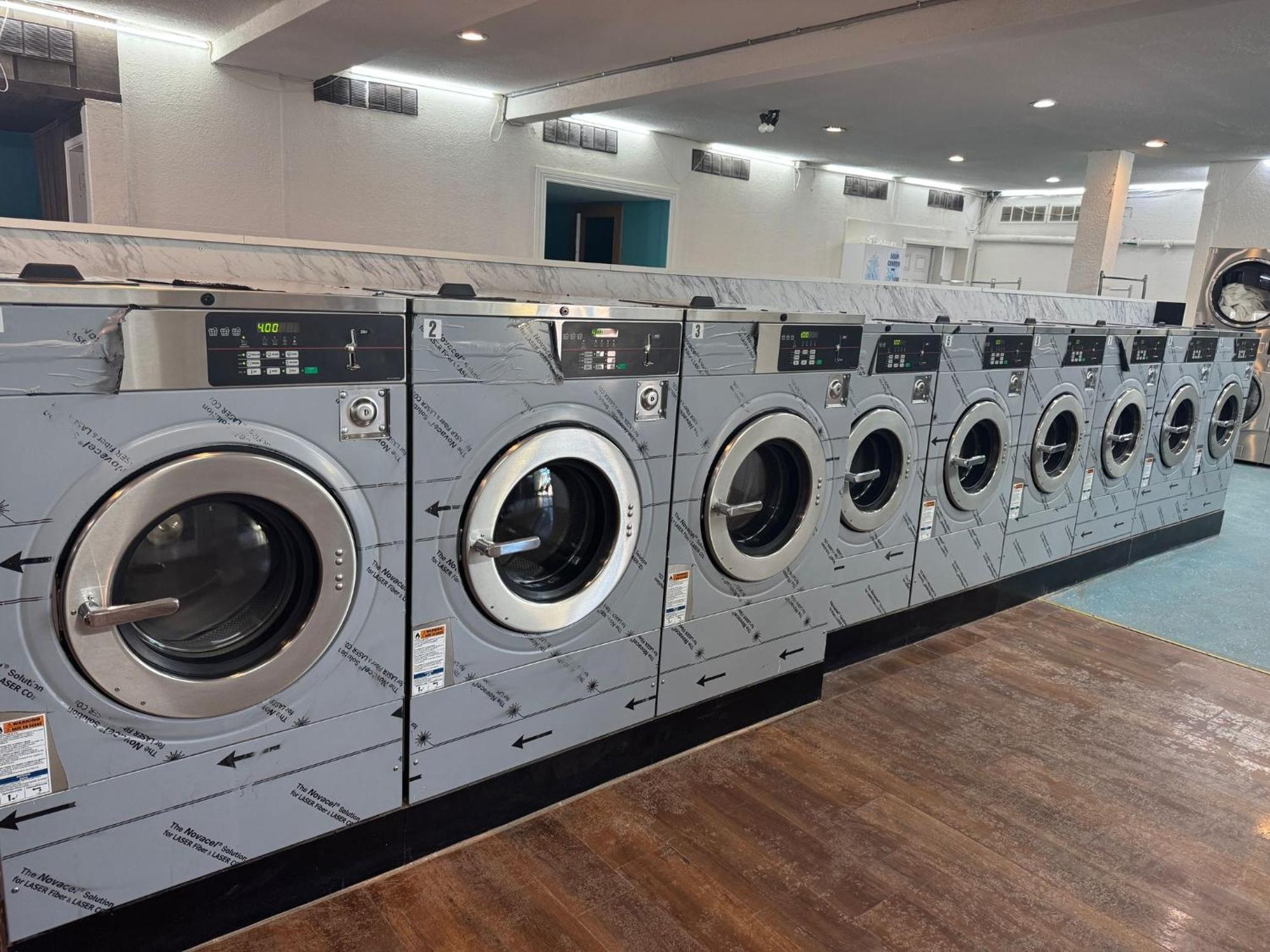 B&J Hotel And Apartments 페이커스 외부 사진